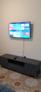 Μια τηλεόραση ή/και κέντρο ψυχαγωγίας στο Danville Diani