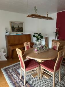 a dining room with a wooden table and chairs at Ferienwohnung Riva in Kronau