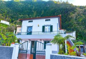 Nespecifikovaný výhled na hory nebo výhled na hory při pohledu z apartmánu