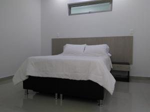 Hotel Boutique Santorini Class客房内的一张或多张床位