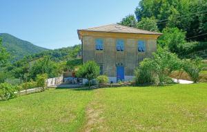 Nespecifikovaný výhled na hory nebo výhled na hory při pohledu z prázdninového domu