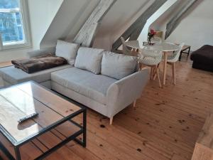 a living room with a couch and a table at Appartement renové 46m2 - Climatisé, Calme et proche commodités in Tulle