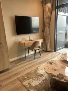 Et tv og/eller underholdning på Menlyn Maine 1413