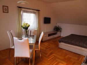 Postel nebo postele na pokoji v ubytování Apartmány pod Kozákovem
