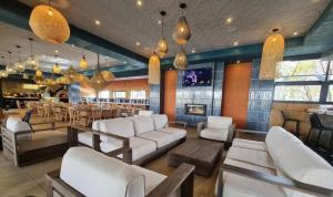 Μια τηλεόραση ή/και κέντρο ψυχαγωγίας στο The Blyde Apartment