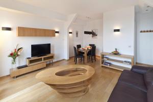 TV a/nebo společenská místnost v ubytování Luxoise Apartments