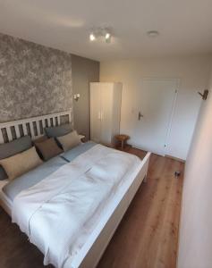 Ένα ή περισσότερα κρεβάτια σε δωμάτιο στο Ferienwohnung Waldgeflüster