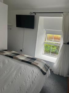 Postel nebo postele na pokoji v ubytování Family-Pet Friendly-Sleeps 8-Hot Tub-Sauna