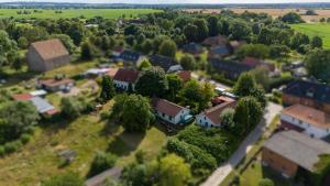 an aerial view of a small town with houses and trees at Wiesengrund in Cantnitz