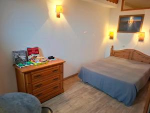 En eller flere senge i et værelse på Appart 6 pers à 1800m, vue superbe, ski aux pieds