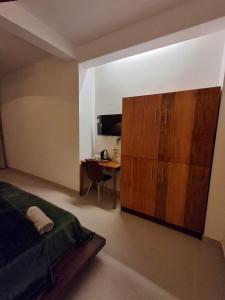 TV a/nebo společenská místnost v ubytování Shoonya - A Boutique Stay