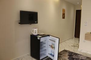 Abū Rawwāsh的住宿－energy pyramids view inn，相簿中的一張相片