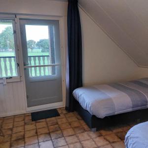 Postel nebo postele na pokoji v ubytování Vakantiehuis de bonte koe