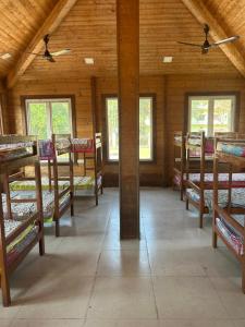 Ένα ή περισσότερα κρεβάτια σε δωμάτιο στο Majuli Backpackers Inn