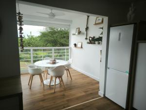 Kuchyň nebo kuchyňský kout v ubytování Aux alamandas