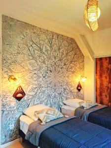 Ένα ή περισσότερα κρεβάτια σε δωμάτιο στο Rivière et Lodge 4 étoiles - Auvergne - Cantal +37 φωτογραφίες