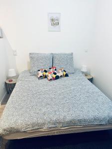 a bed with two pillows on it in a bedroom at Studio Riom de Coeur in Riom