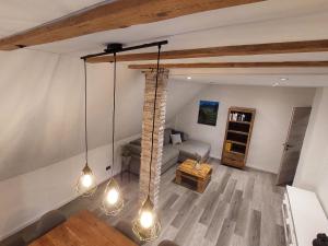 a living room with a couch and a chandelier at Ferienwohnung Auszeit Osterode in Osterode