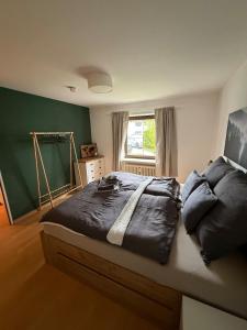 Postel nebo postele na pokoji v ubytování Ferienwohnung Urlaubskönner - Chiemgaukarte