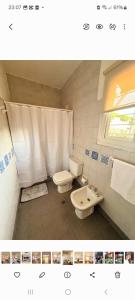 un baño con inodoro y lavabo en LodeMingo, en San Pedro