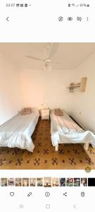 2 camas en una habitación pequeña con aversión para en LodeMingo, en San Pedro