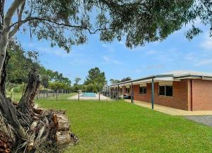 Κήπος έξω από το Gardner Country Manor