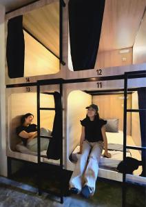 Ένα ή περισσότερα κρεβάτια σε δωμάτιο στο THE PLACE Hostel Phnom Penh