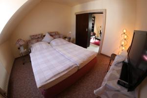 En eller flere senge i et værelse på Ferienwohnung Wallgaesschen