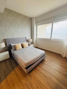 Ένα ή περισσότερα κρεβάτια σε δωμάτιο στο Increíble departamento con vista al mar