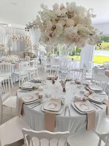 En restaurant eller et andet spisested på Garden Villa Luxury