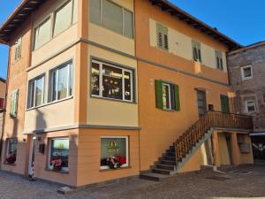 Το κτήριο όπου στεγάζεται  το διαμέρισμα