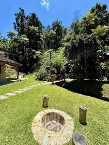 Aed väljaspool majutusasutust Recanto do riacho em Mury