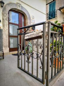 a sign on a gate in front of a building at La casa di Cinzia in Pettorano sul Gizio