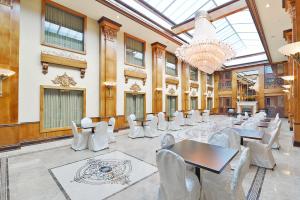 Restaurace v ubytování Woodbine Hotel & Suites