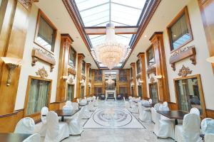 Restaurace v ubytování Woodbine Hotel & Suites