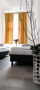 Ένα ή περισσότερα κρεβάτια σε δωμάτιο στο Cool room on Letná D1 +9 φωτογραφίες