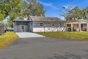 a house with a garage and a driveway at 3br Villa W Fire Pit By Hard Rock Hotel & Casino in Fort Lauderdale