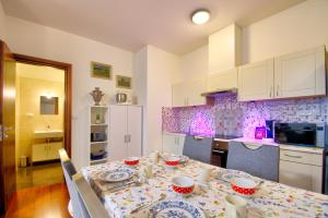 Η κουζίνα ή μικρή κουζίνα στο Rezidence Moser Apartment