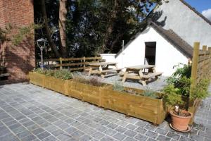 Κήπος έξω από το Le moulin de Houbronne