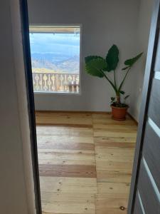 Φωτογραφία από το άλμπουμ του Tesaran Hyuratun στο Garni