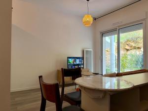 Et tv og/eller underholdning på Appartement Cosy Bord de Lac