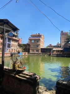 Výhled na řeku, která protéká v blízkosti penzionu