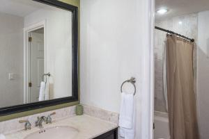 a bathroom with a sink and a shower with a mirror at Sonoran Spa W404 in Campo del Medio +10 photos