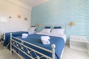 Ένα ή περισσότερα κρεβάτια σε δωμάτιο στο Hotel Calanca
