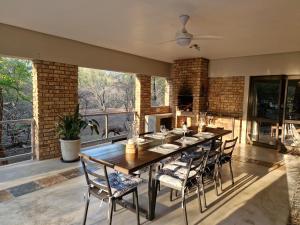 Patio nebo venkovní prostory v ubytování Tusker House Kruger