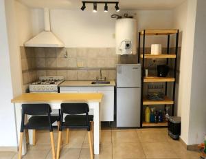 Kuchyň nebo kuchyňský kout v ubytování Departamento en Morón