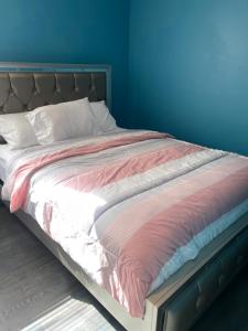 En eller flere senge i et værelse på Peace Sterling Haven