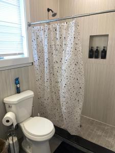 Et badeværelse på Peace Sterling Haven + 15 billeder