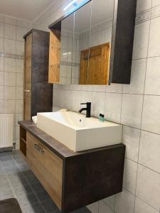 Phòng tắm tại Herzensplatz am Hochkönig +14 ảnh