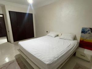 Ένα ή περισσότερα κρεβάτια σε δωμάτιο στο Tanger Hana Appartments